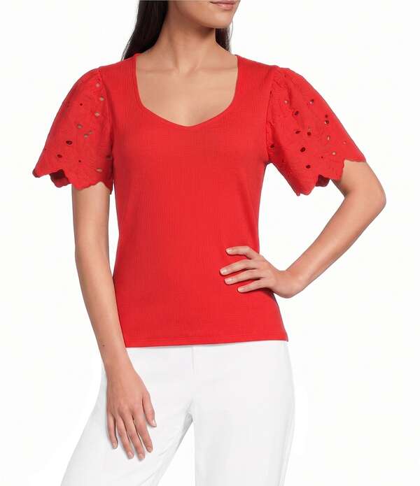 長い巻き毛 ラガーフェルド レディース トップス プルオーバー リブニット Vのど首 編み物 KARLAGERFELD PARIS Rib Knit V-Neck Short Sleeve Top Apple Red 赤いこと