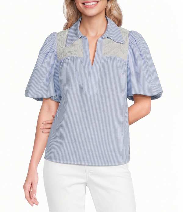 カレッサ レディース トップス シャツ バルーンスリーブ プチ ブラウス レース Calessa Petite Size Stripe Collared Elbow Balloon Sleeve Lace Detail Blouse Blue/White ホワイト｜ReVida 店