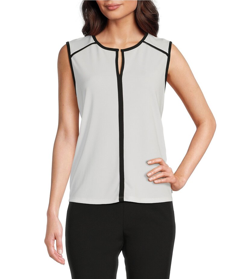 カール ラガーフェルド レディース トップス シャツ ノースリーブ コントラスト KARL LAGERFELD PARIS Sleeveless Keyhole Scoop Neck Contrasting Trim Cami Soft White/Black ホワイト｜ReVida 店