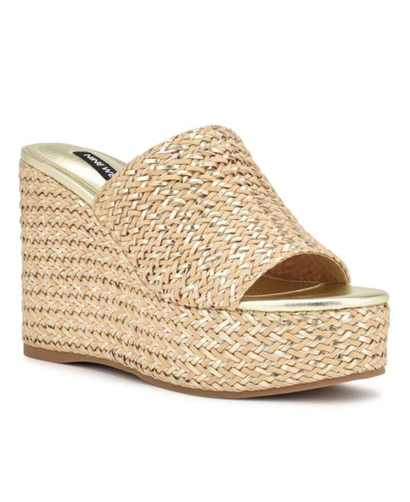 ナインウェスト レディース シューズ サンダル プラットフォーム Nine West Women's Everie Woven High Platform Wedge Sandals Natural/Gold ゴールド