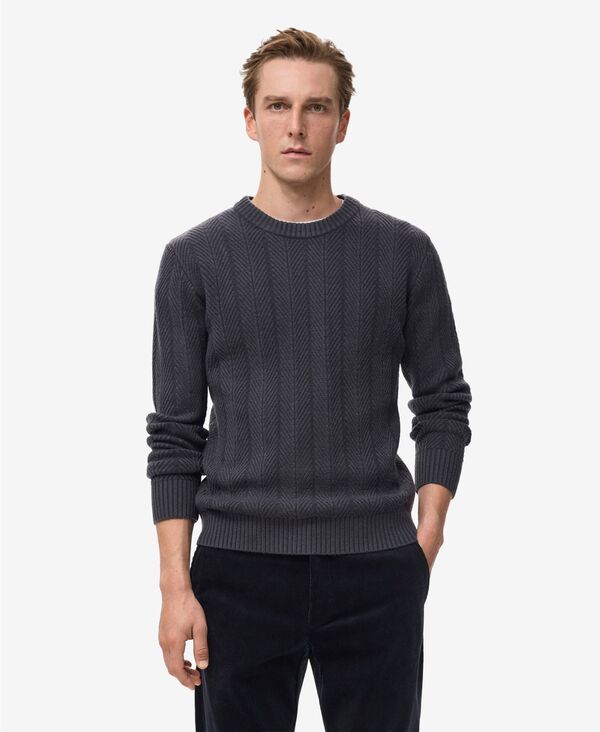 マンゴ メンズ アウター ニット・セーター MANGO Men's Herringbone Structured Sweater Indigo Blue インディゴ|ReVida 店