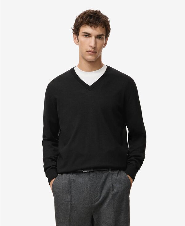 マンゴ メンズ アウター 編み物・スウェーター Vのど首 羊毛 MANGO Men\u0027s Merino Wool V-Neck Sweater Black 黒いこと