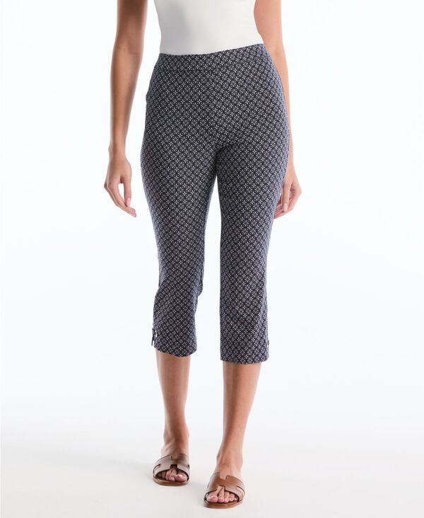 【送料無料】 ラファエラ レディース カジュアルパンツ ボトムス Petite Tile Print Capri Pants with Riveted Vent Peacoat