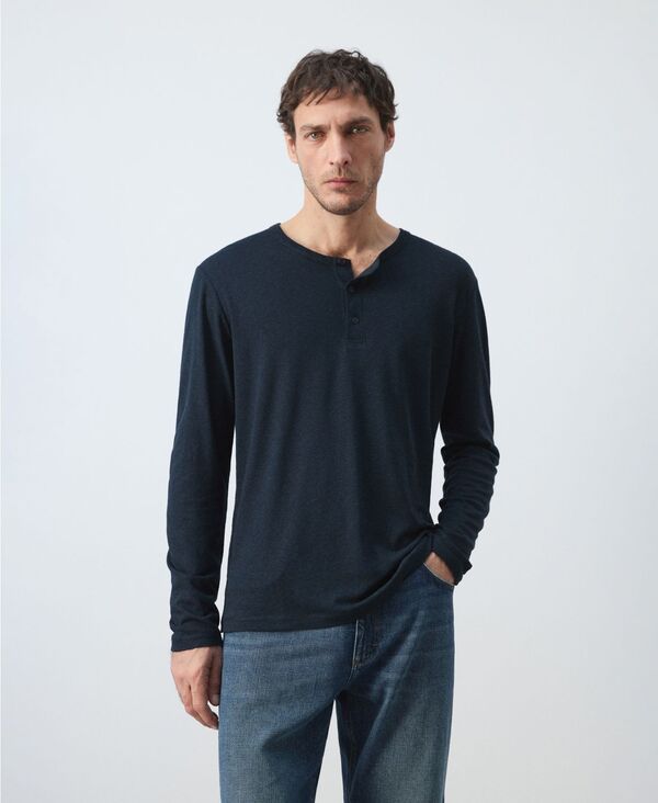 マンゴ メンズ トップス Tシャツ リネン MANGO Men\'s Henley Linen-Blend T-Shirt Navy ネイビー｜ReVida 店