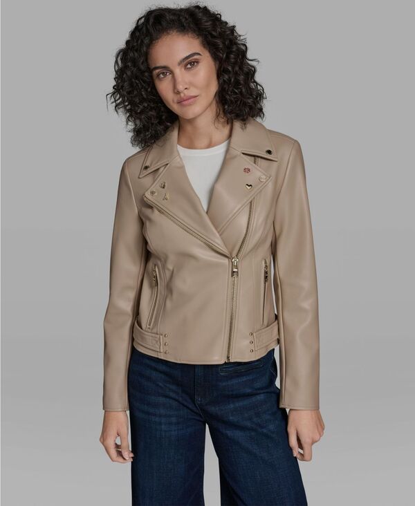 カール ラガーフェルド レディース アウター ジャケット・ブルゾン アシンメトリー ロゴ KARLAGERFELD PARIS Women's Logo Pin Asymmetrical Moto Jacket Latte｜ReVida 店