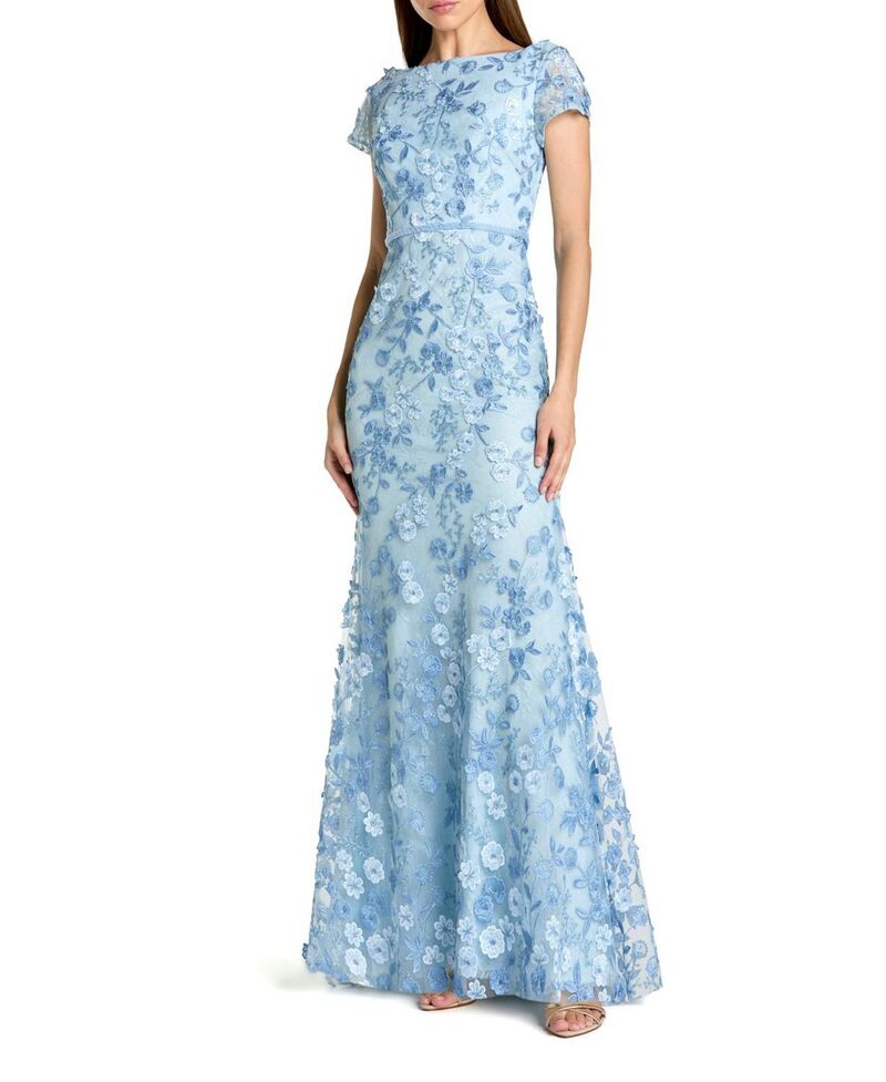 マックダガル レディース トップス 衣裳 お花柄 プチ 旗がしら お花 Mac Duggal Petite Blue Floral Applique Boat Neck Cap Sleeve Gown Powder Blue 青碧