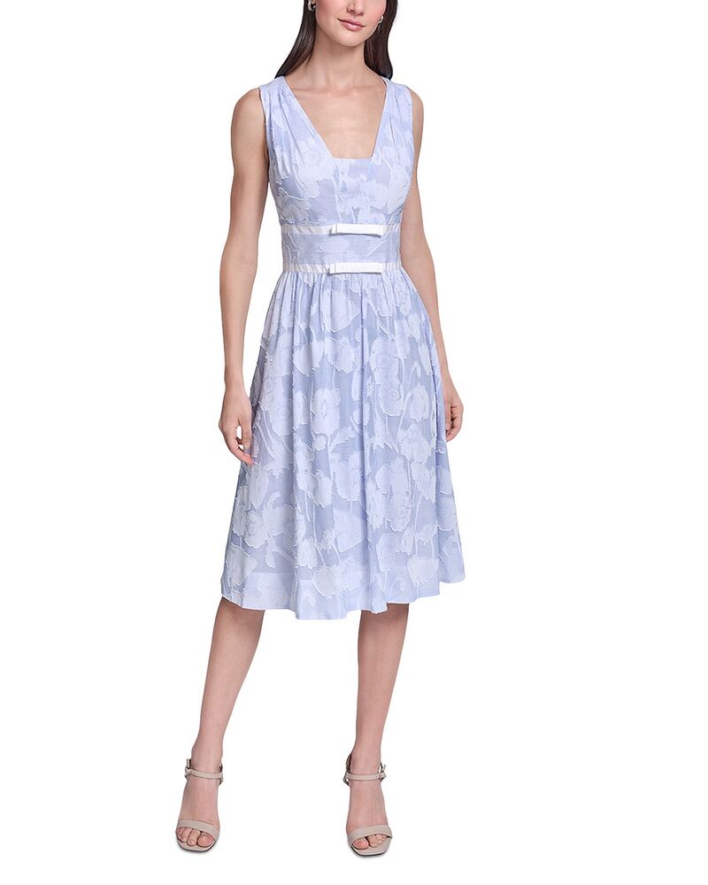 長い巻き毛 ラガーフェルド レディース トップス 衣装 御花柄 MIDI 綿織物 御花 KARLAGERFELD PARIS Floral Burnout Cotton Midi Dress with White Piping Blue Multi/White 白いこと