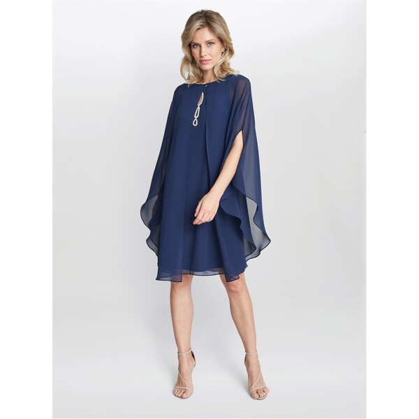 ジーナバッコーニ レディース トップス ワンピース シフォン ケープデザイン キャップ ケープ Gina Bacconi Laura Chiffon Cape And Beaded Neck Dress SPRING NAVY ネイビー|ReVida 店