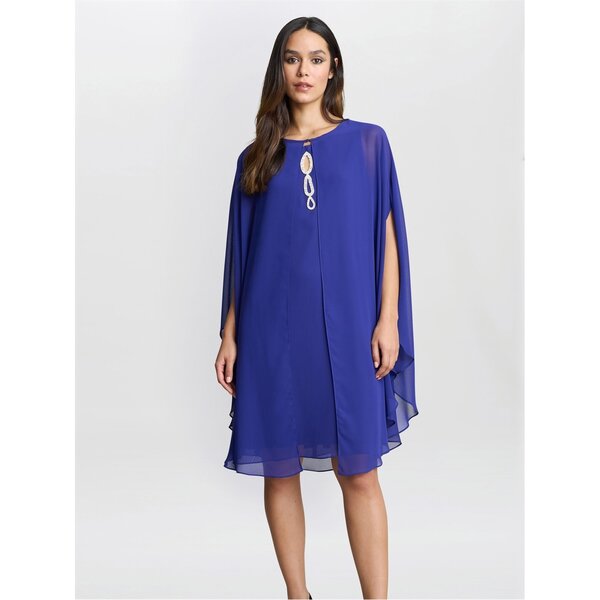 ジーナバッコーニ レディース トップス ワンピース シフォン ケープデザイン キャップ ケープ Gina Bacconi Laura Chiffon Cape And Beaded Neck Dress IRIS|ReVida 店