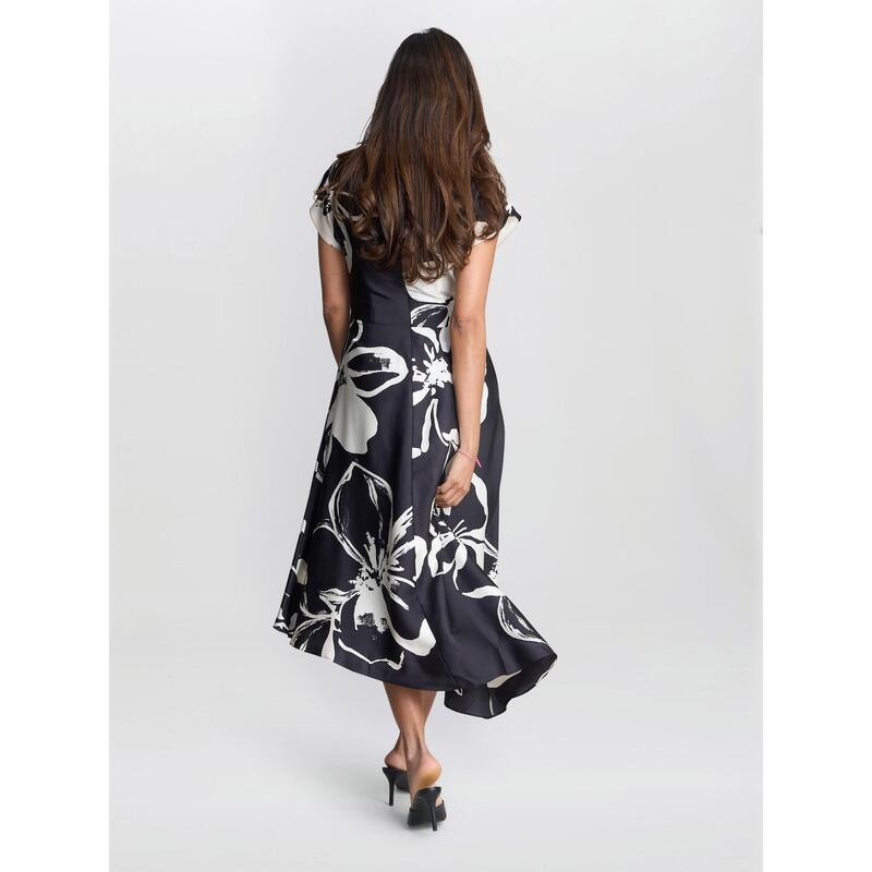 ジーナバッコーニ レディース トップス Tシャツ アシンメトリー ミディワンピース フラワー柄 ミディ フラワー Gina Bacconi Maude Floral Asymmetrical Midi Dress Black / Cream クリーム