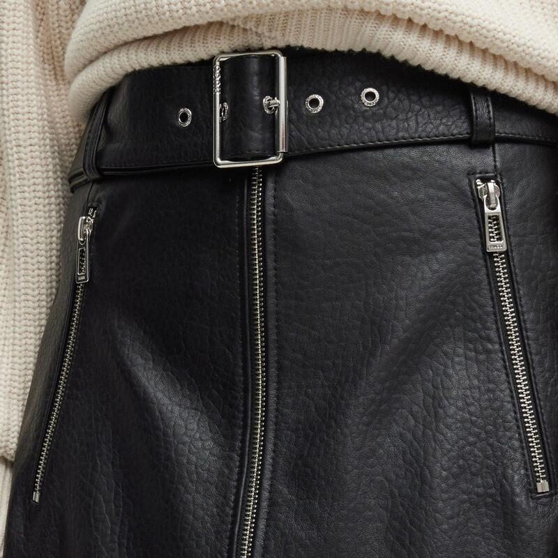 フューゴ レディース ボトムス ハーフパンツ・ショーツ ショートパンツ レザー Hugo Women's Leonara Leather Shorts Black ブラック 20,506円