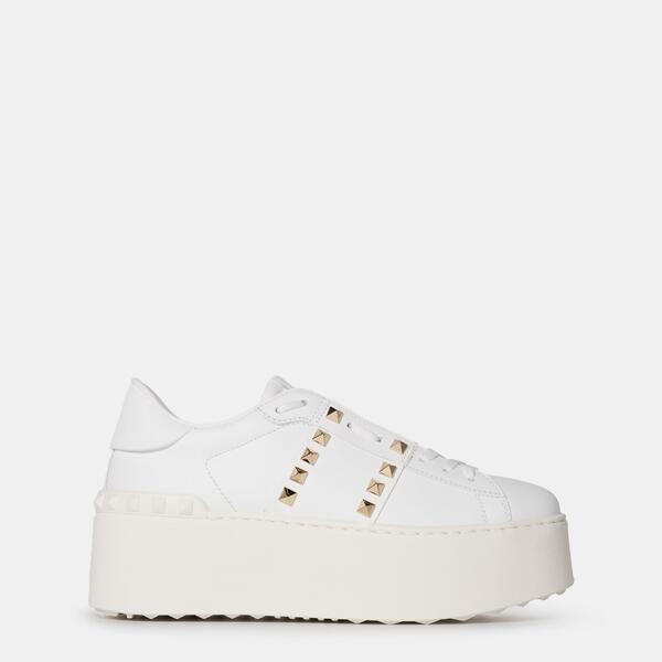 ヴァレンティノ レディース シューズ スニーカー Valentino Garavani Flatform Rockstud Untitled Trainers Bianco