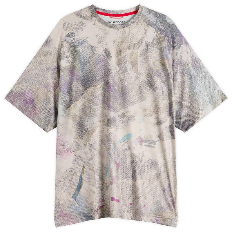 アンドワンダー メンズ トップス Tシャツ グラフィック and wander x Altra Graphic T-Shirt Beige ベージュ|ReVida 店