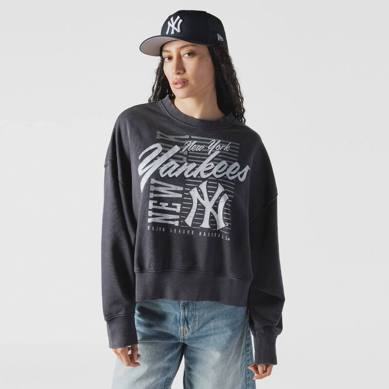 ニュー内鰓 レディース トップス プルオーバー 流汗 クロップド Women\u0027s New Era Navy New York Yankees Boxy Mineral Wash Dolmen Sleeve Cropped Sweatshirt Ynk Navy 米国海軍
