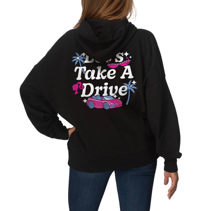 アニメ文字記号 レディース トップス ティーシャツ 汗水 フリース パーカー Licensed Character Women\u0027s Barbie Let\u0027s Take A Drive Oversized Fleece Hoodie Sweatshirt Black 黒いこと