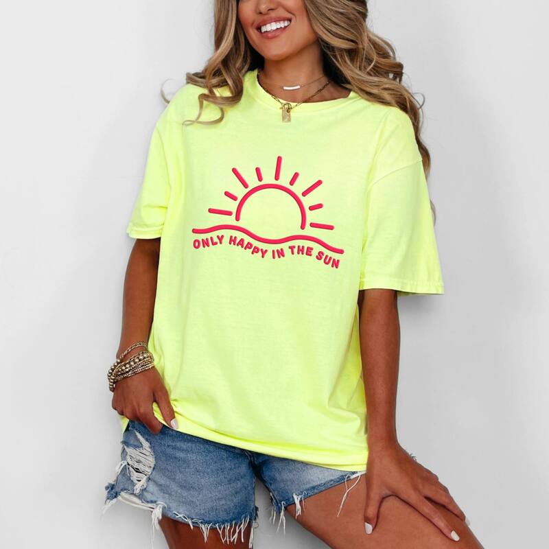 Simply Sage Market レディース トップス プルオーバー 刷り上げる グラフィック Simply Sage Market Only Happy In The Sun Puff Print - Women\u0027s Garment Dyed Graphic T-Shirt Lemon