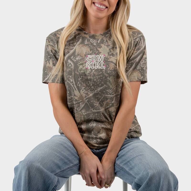 Simply Sage Market レディース トップス プルオーバー 刺しゅう Simply Sage Market Embroidered Cow Girl Stacked - Women\u0027s Heavyweight Crew Camo