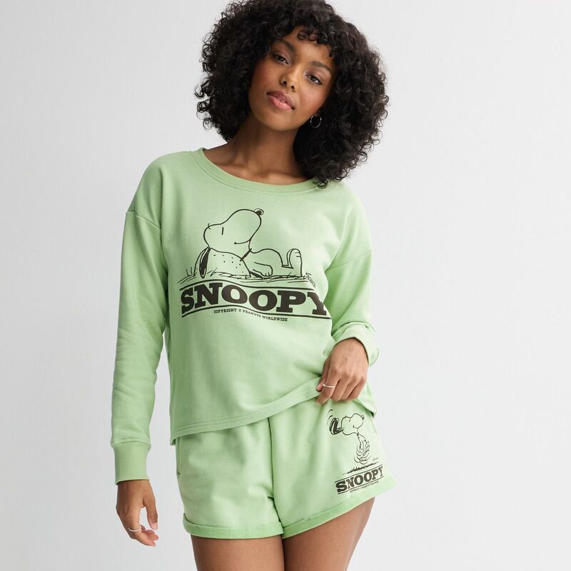 アニメ人となり レディース トップス ティーシャツ 汗水 クロップド Licensed Character Juniors\u0027 Snoopy Long Sleeve Cropped Sweatshirt Light Green 緑であること