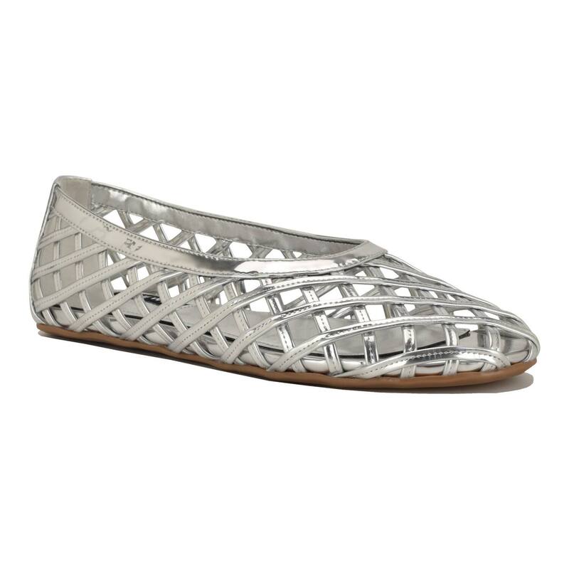 ナインウェスト レディース シューズ サンダル Nine West Dippy Women\u0027s Woven Round Toe Slip-On Flatsilver しろがね色