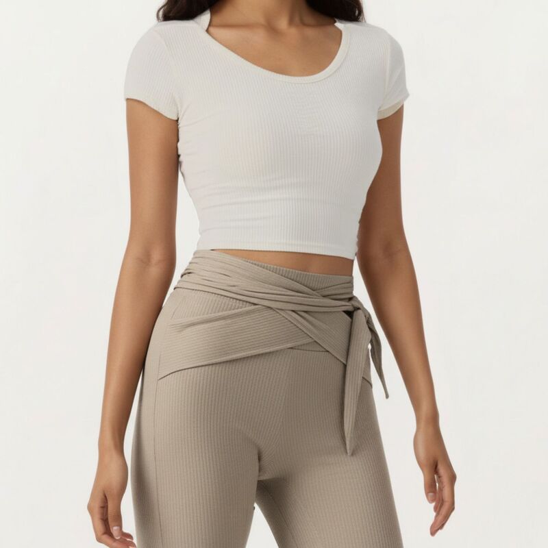 アンナカシ レディース トップス Tシャツ リブ Anna-Kaci Women'short Sleeve Ribbed Active Crop Top with Scoop Neck and Back Strap Detail Off White オフホワイト｜ReVida 店