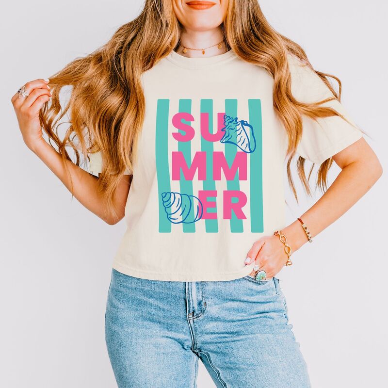 Simply Sage Market レディース トップス プルオーバー グラフィック Simply Sage Market Summer Stripeseashells - Women\u0027s Boxy Crop Top Graphic T-Shirt Ivory 象牙色