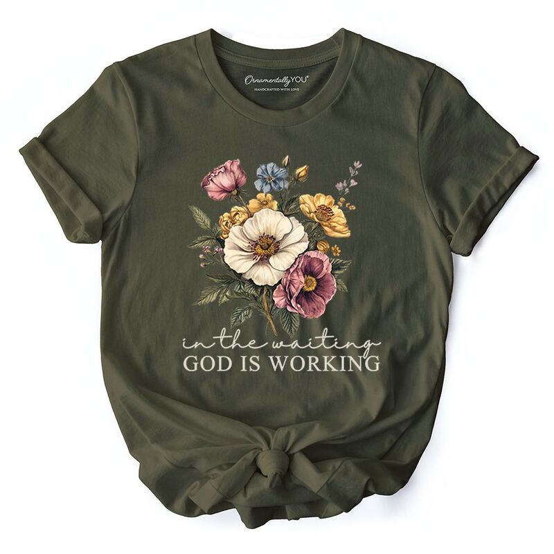 オーナメンタリー ユー レディース トップス Tシャツ ヴィンテージ フラワー柄 フラワー OrnamentallyYou In the Waitingod Is Working Floral Christian T-Shirt Vintage Wildflower Faith Tee Dark Gray グレー｜ReVida 店