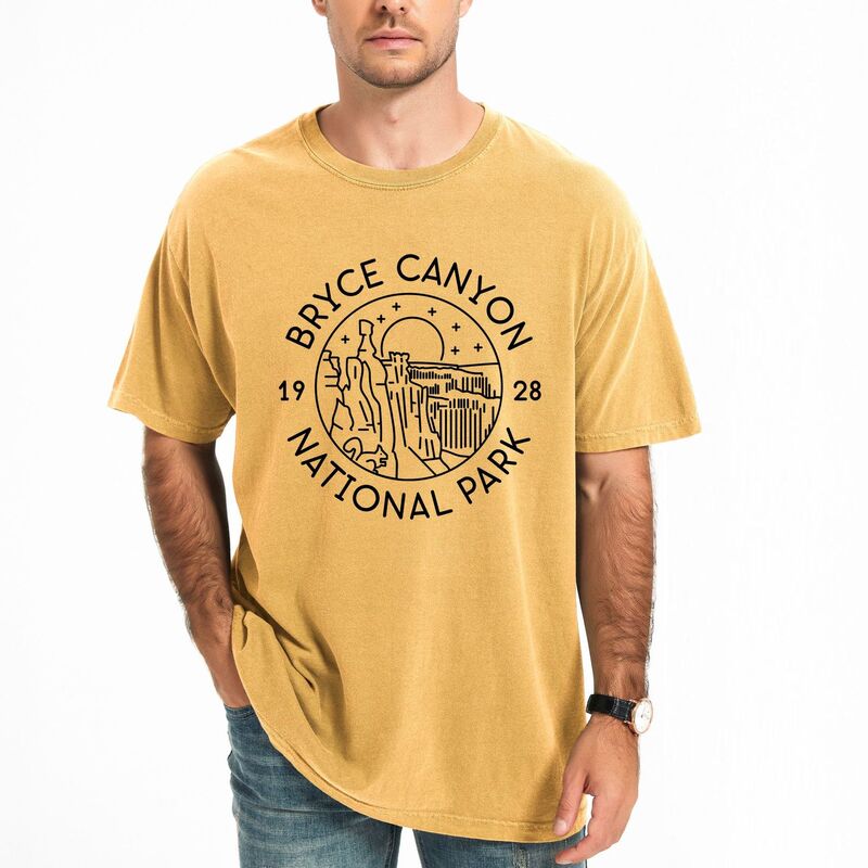 Simply Sage Market メンズ トップス Tシャツ グラフィック Simply Sage Market Bryce Canyonational Park - Men's Garment Dyed Graphic T-Shirt Mustard マスタード｜ReVida 店 8,125円