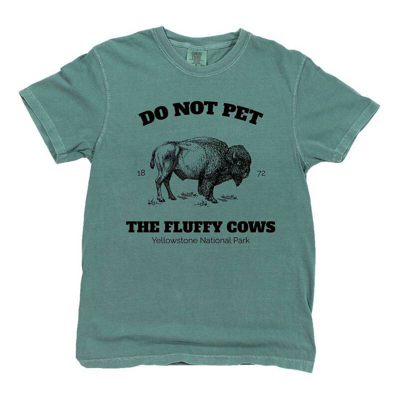 Simply Sage Market レディース トップス ティーシャツ Simply Sage Market Yellowstone Fluffy Cows Garment Dyed Tees Light Green 緑であること Tシャツ・カットソー-レディースファッション-トップス