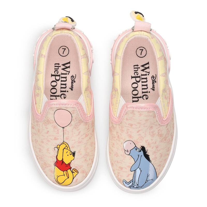 【送料無料】 ライセンス キャラクター ガールズ スニーカー シューズ Winnie The Pooh Eeyore & Pooh Low Top Girls' Slip-Ons Beige画像