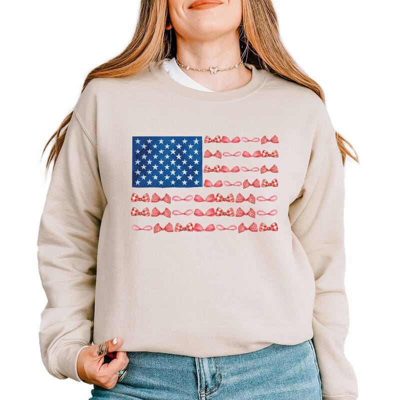 Simply Sage Market レディース トップス Tシャツ スウェット Simply Sage Market American Bow Flag Coquette Sweatshirt Dust セージ|ReVida 店