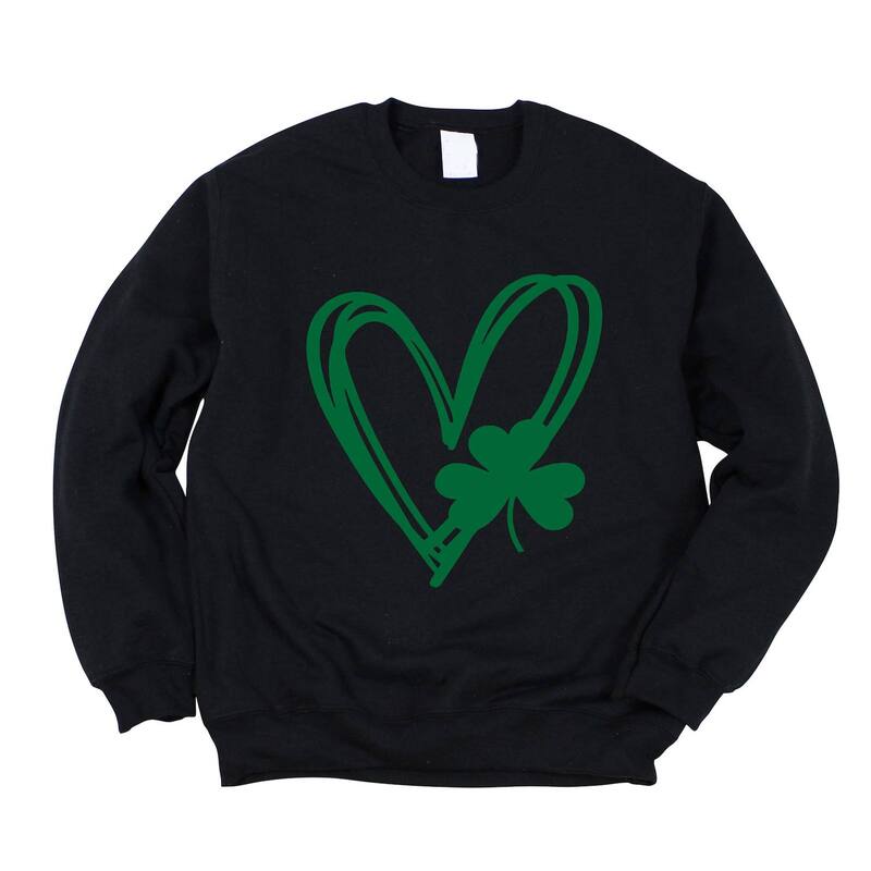 Simply Sage Market レディース トップス Tシャツ スウェット Simply Sage Market Handrawn Heart With Shamrock Sweatshirt Midnight セージ