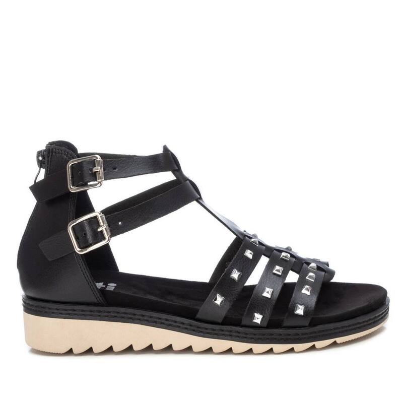 キシタイ レディース シューズ サンダル Women's Flat Sandals With Gold Studs By XTI 141299 Black ブラック