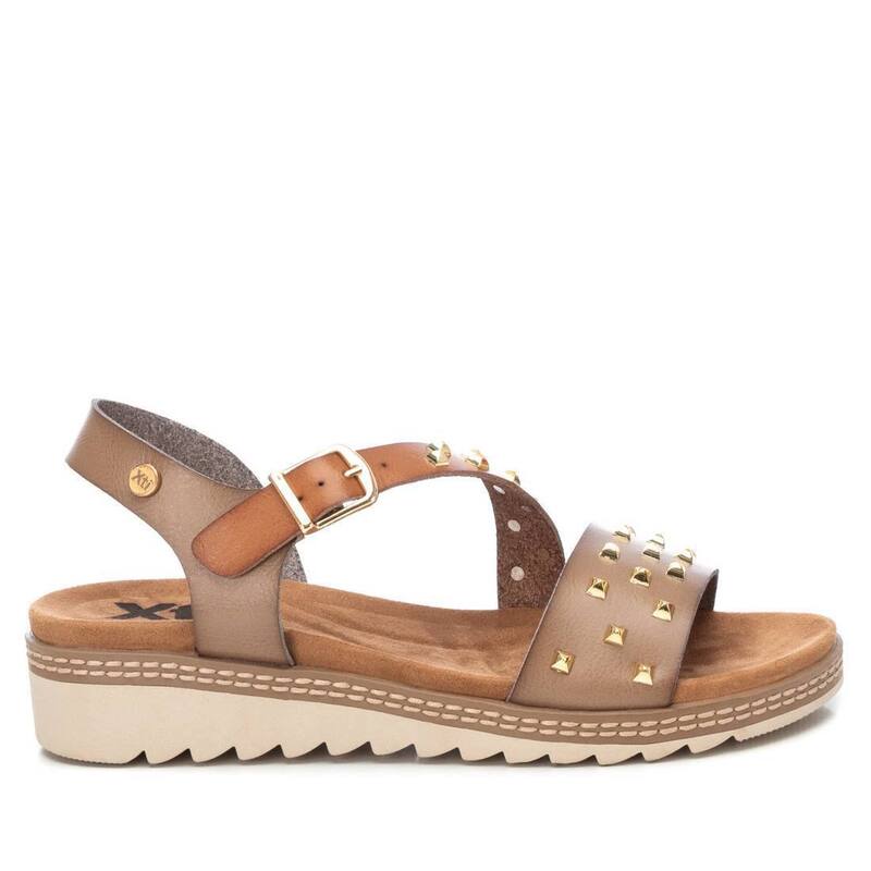 キシタイ レディース シューズ サンダル XTI Women's Wedge Sandals With Gold Studs Light Brown 14133001 Light Brown ブラウン