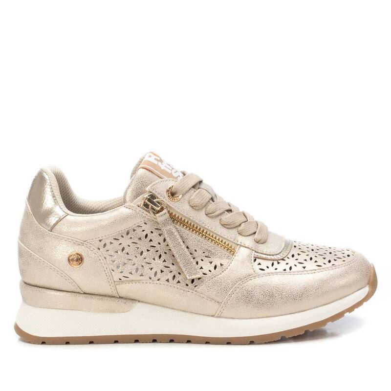 リフレッシュ レディース シューズ スニーカー Refresh Collection Women's Casual Sneakers By XTI Gold ゴールド