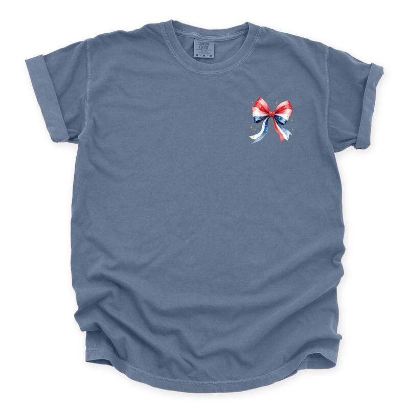 Simply Sage Market レディース トップス ティーシャツ Simply Sage Market Patriotic Bow Star Coquette Garment Dyed Tee Blue Jean 青色 レディースファッション-Tシャツ・カットソー-トップス