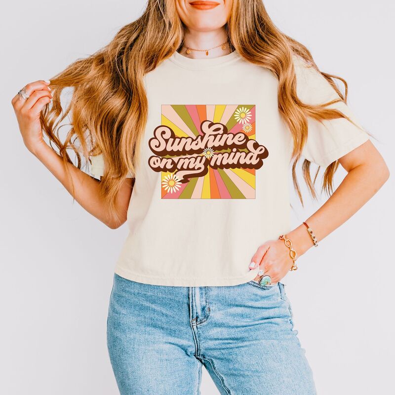 Simply Sage Market レディース トップス ティーシャツ Simply Sage Market Retro Sunshine On My Mind Boxy Crop Top Ivory 象牙色 Tシャツ・カットソー-レディースファッション-トップス