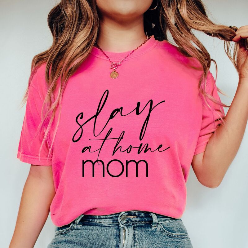 Simply Sage Market レディース トップス ティーシャツ Simply Sage Market Slay At Home Mom Garment Dyed Tee Crunchberry サルヴィア トップス-Tシャツ・カットソー-レディースファッション