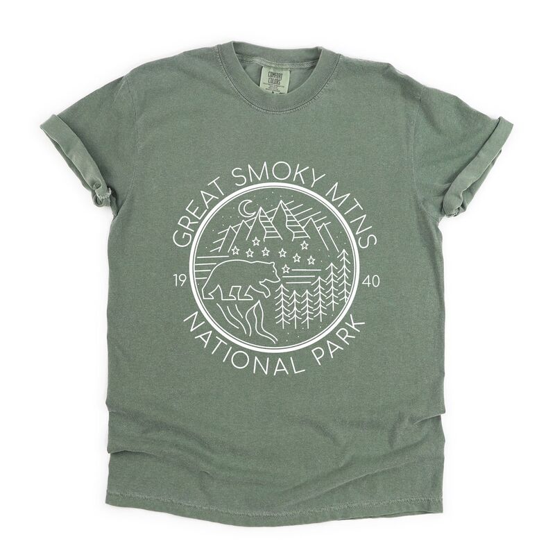 Simply Sage Market レディース トップス ティーシャツ Simply Sage Market Great Smoky Mountains National Park Garment Dyed Tee Moss サルヴィア レディースファッション-Tシャツ・カットソー