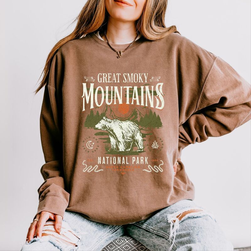 Simply Sage Market レディース トップス Tシャツ スウェット Simply Sage Market Great Smokey Mountains National Park Bear Lightweight Garment Dyed Sweatshirt Espresso セージ