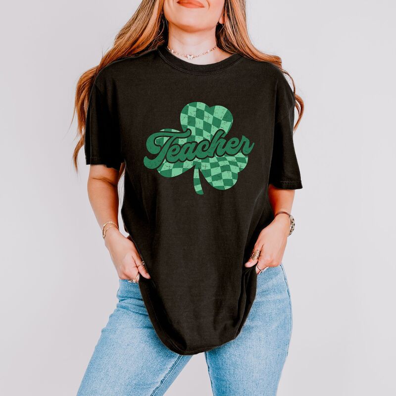 Simply Sage Market レディース トップス ティーシャツ Simply Sage Marketeacher Checkered Shamrock Garment Dyed Tee Black 黒いこと Tシャツ・カットソー-レディースファッション