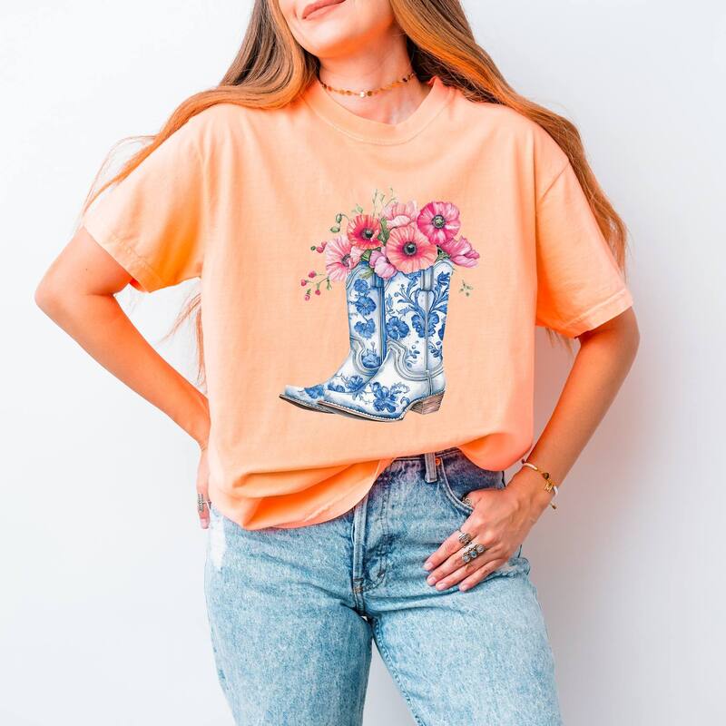 Simply Sage Market レディース トップス ティーシャツ お花柄 ブーツ お花 Simply Sage Market Cowboy Boots Floral Garment Dyed Tee Cantaloupe サルヴィア Tシャツ・カットソー-レディースファッション