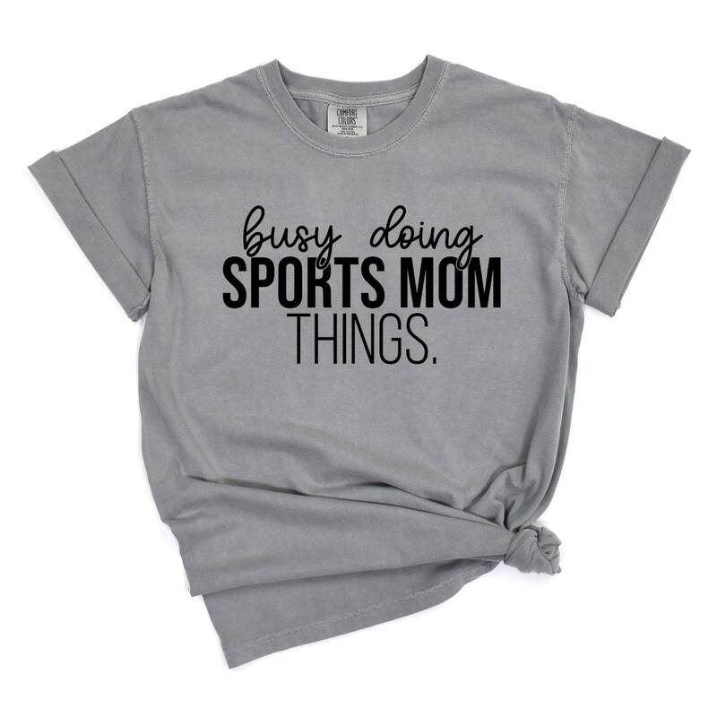 Simply Sage Market レディース トップス ティーシャツ Simply Sage Market Busy Doing Sports Mom Things Garment Dyed Tee Grey 薄墨色 Tシャツ・カットソー-レディースファッション