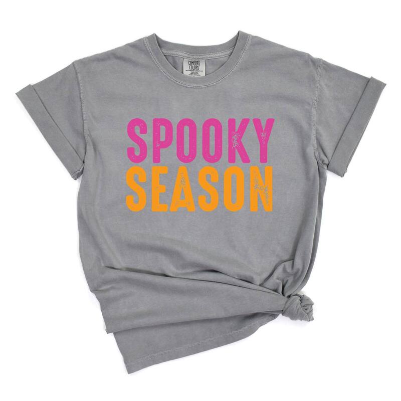 Simply Sage Market レディース トップス ティーシャツ グラフィック Simply Sage Market Spooky Season Bright Distressed - Women\u0027s Garment Dyed Graphic T-Shirt Grey 薄墨色 トップス-レディースファッション-Tシャツ・カットソー