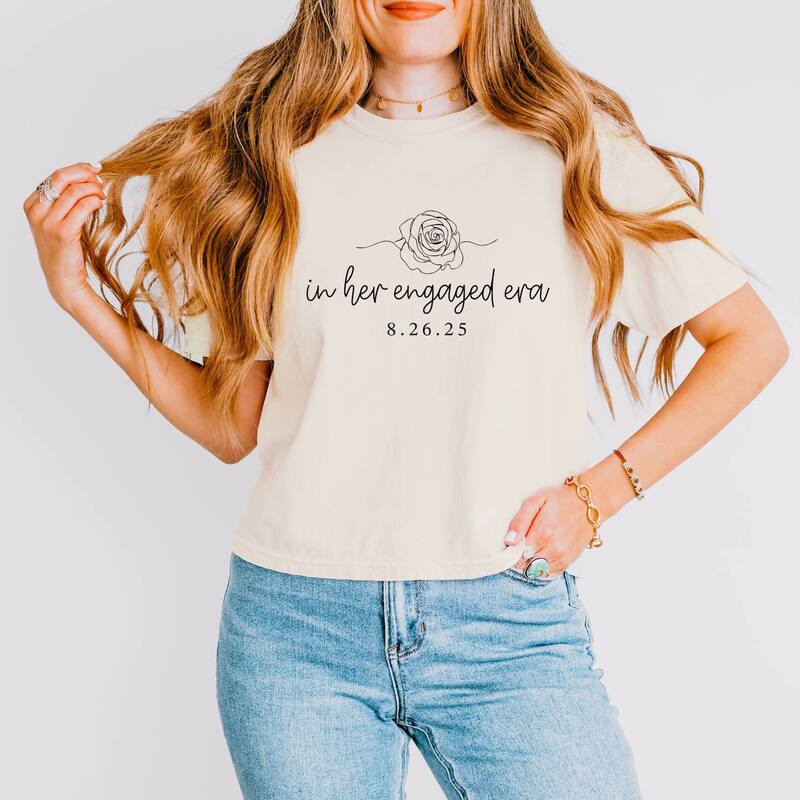 Simply Sage Market レディース トップス ティーシャツ Simply Sage Market In Her Engaged Era - Womens Boxy Crop Top Ivory 象牙色 トップス-レディースファッション-Tシャツ・カットソー