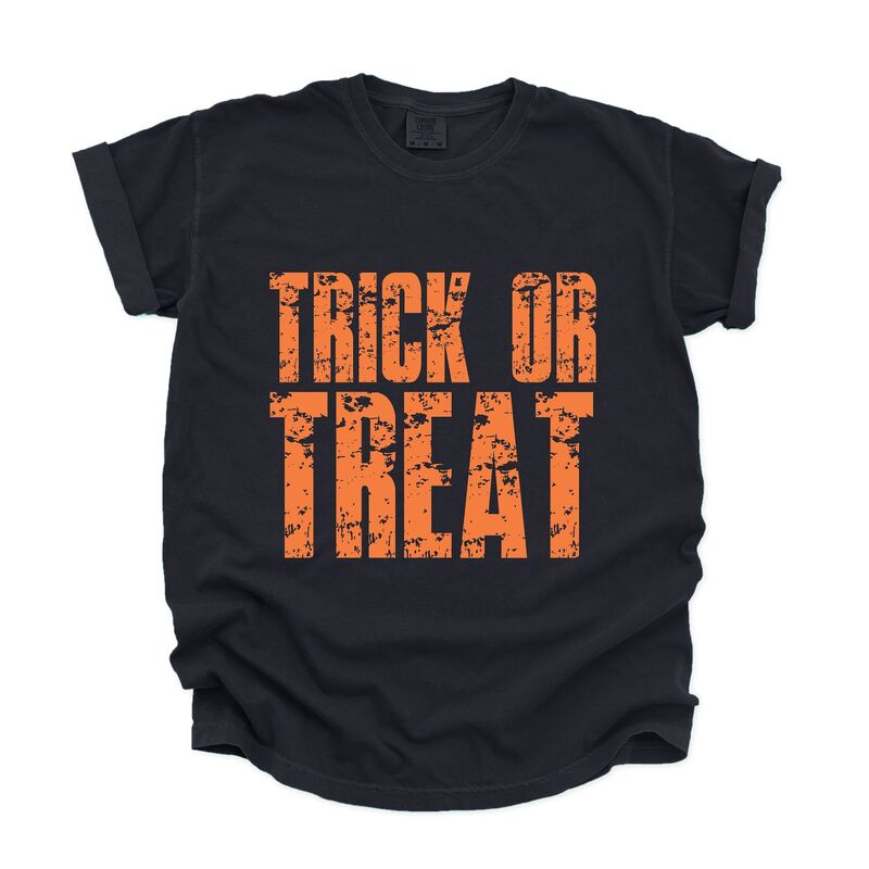 Simply Sage Market レディース トップス ティーシャツ グラフィック Simply Sage Marketrick or Treat Block Distressed - Women\u0027s Garment Dyed Graphic T-Shirt Black 黒いこと トップス-レディースファッション
