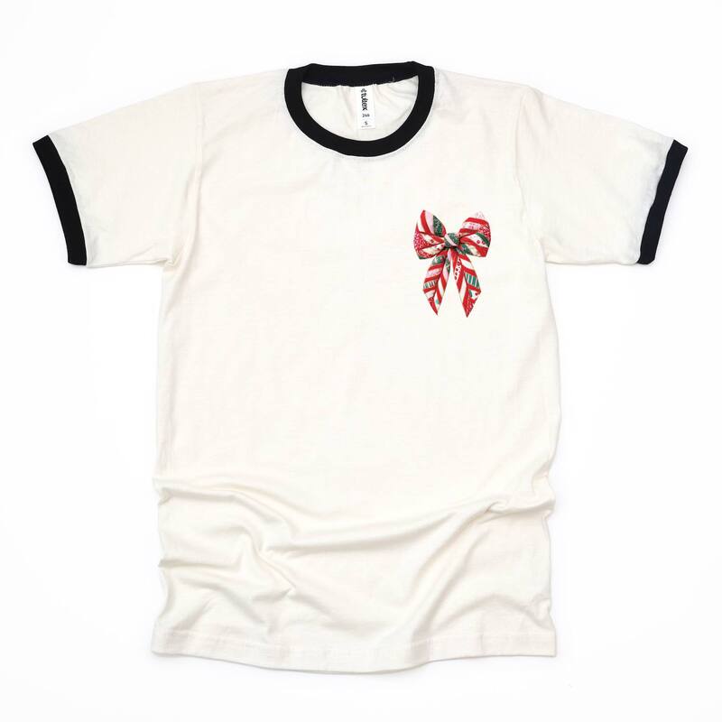 Simply Sage Market レディース トップス Tシャツ プリント キルティングラフィック Simply Sage Market Christmas Bow Quilted Print - Women's Ringer Graphic T-Shirt Vintage Black ブラック