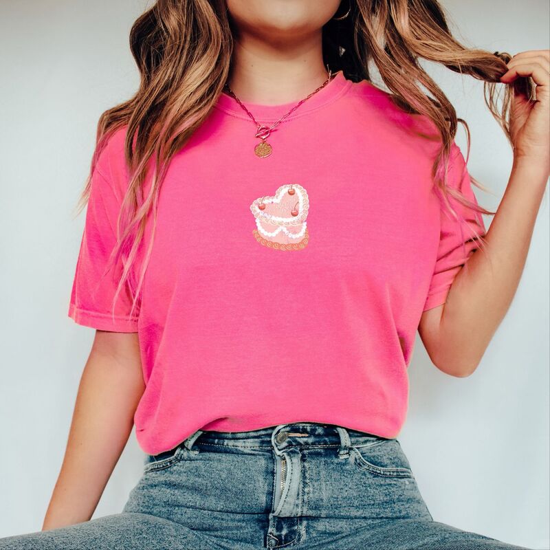 Simply Sage Market レディース トップス ティーシャツ グラフィック Simply Sage Market I Tolerate You Cake - Women\u0027s Garment Dyed Graphic T-Shirt Crunchberry トップス-レディースファッション-Tシャツ・カットソー