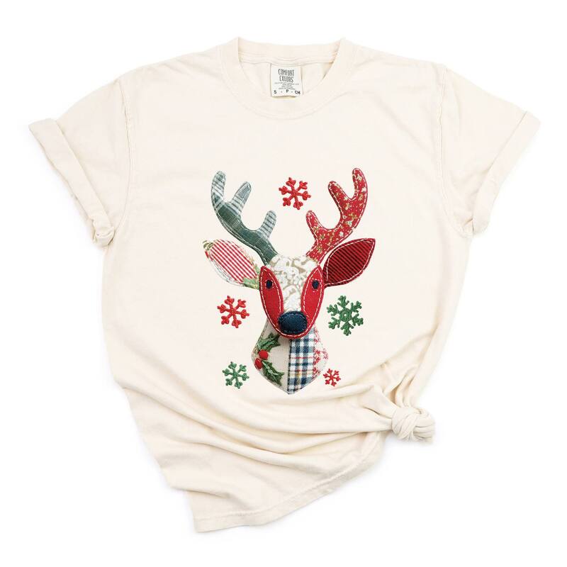 Simply Sage Market レディース トップス ティーシャツ 刷り上げる パッチワーク Simply Sage Market Reindeer Patchwork Print - Womens Garment Dyed Tee Ivory 象牙色 レディースファッション-トップス-Tシャツ・カットソー