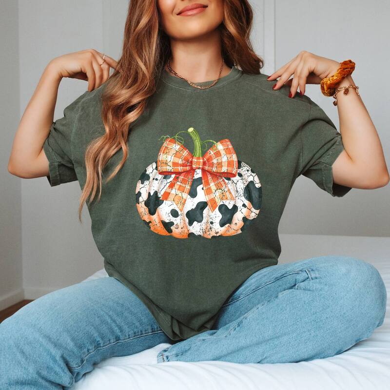 Simply Sage Market レディース トップス ティーシャツ Simply Sage Market Cow Pumpkin Coquette Distressed - Garment Dyed Tee Moss レディースファッション-トップス-Tシャツ・カットソー