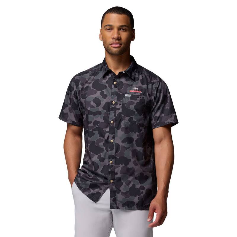 コロンビア メンズ トップス Tシャツ Men's Columbia Black Georgia Bulldogsuper Slack Tide Omni-Wick Button-Up Shirt Uga Black ブラック｜ReVida 店